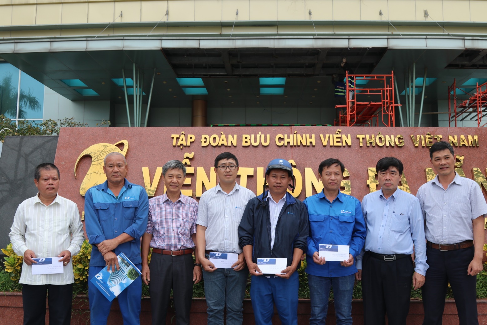 Cán bộ kỹ thuật VNPT Đà Nẵng tăng cường cho VNPT Quảng Nam khắc phục hậu quả bão lũ Cán bộ kỹ thuật VNPT Đà Nẵng tăng cường cho VNPT Quảng Nam khắc phục hậu quả bão lũ